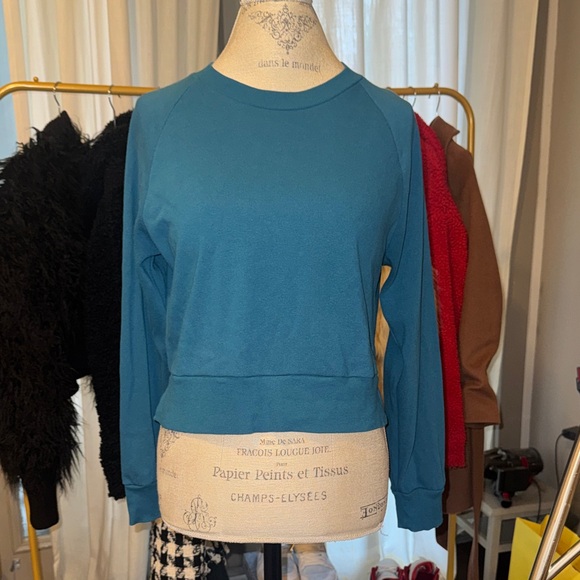 Colsie Tops - Colsie Women’s Teal Blue Longsleeve Top Cropped Sweatshirt Casual Shirt XS